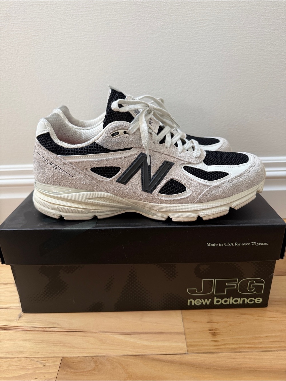New Balance JFG Joe Freshgoods 990v4 Trainer in Black & Light Gray Men’s 10